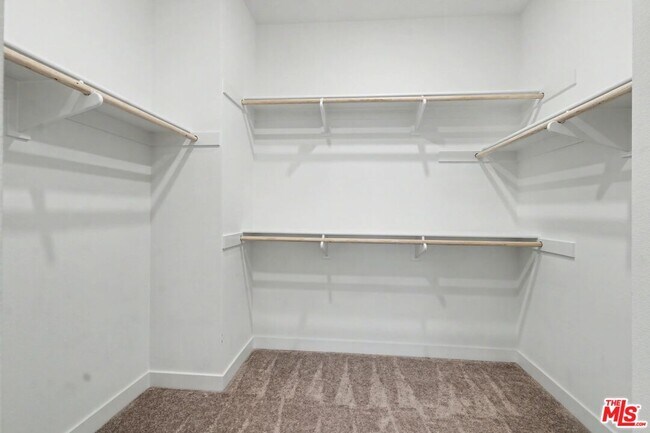 Building Photo - 126 Hazel Dr