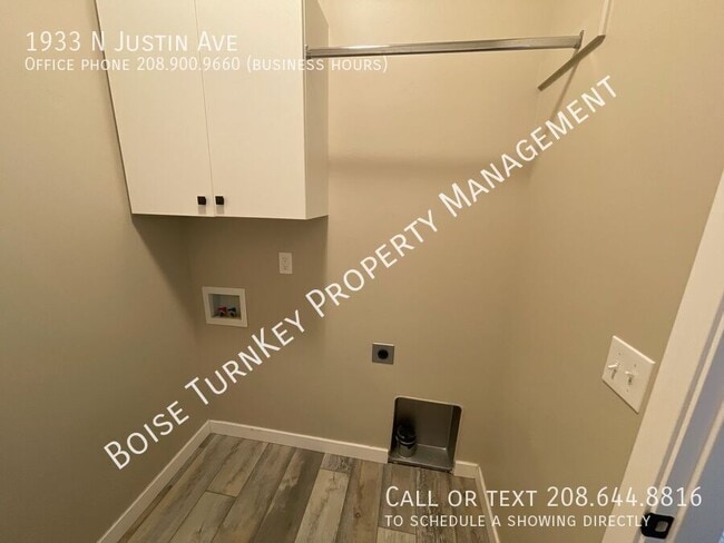 Building Photo - 1933 N Justin Ave