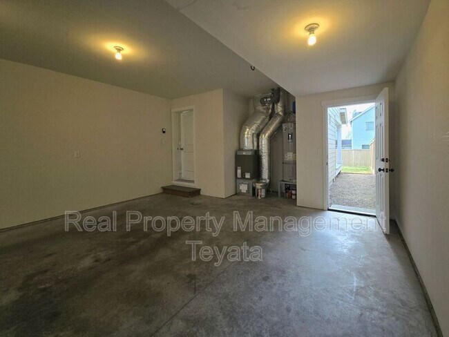 Building Photo - 4741 Parker St