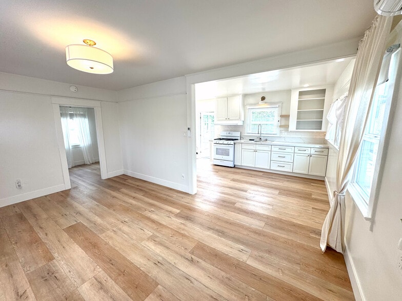 Building Photo - 108 Beryl St