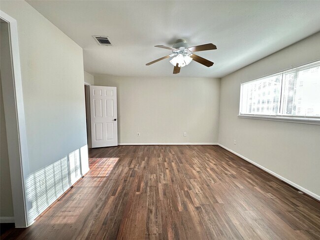 Building Photo - 9210 Meaux Dr