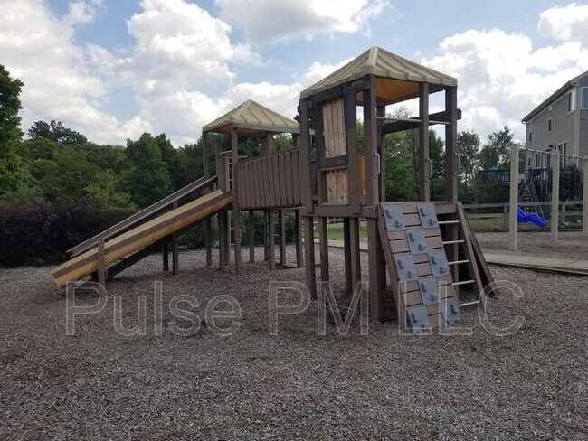 Building Photo - 1389 Meadowrun Ln