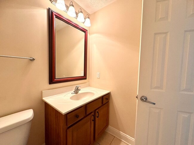 Building Photo - Huff Heritage Townhome  3 Bed, 2.5 Bath  A...