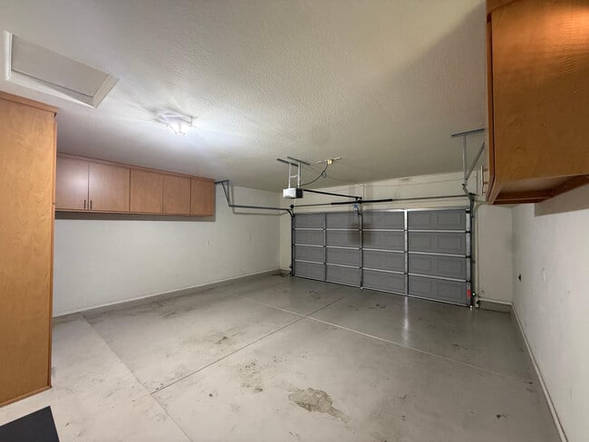 Building Photo - 906 W Glenmere Dr