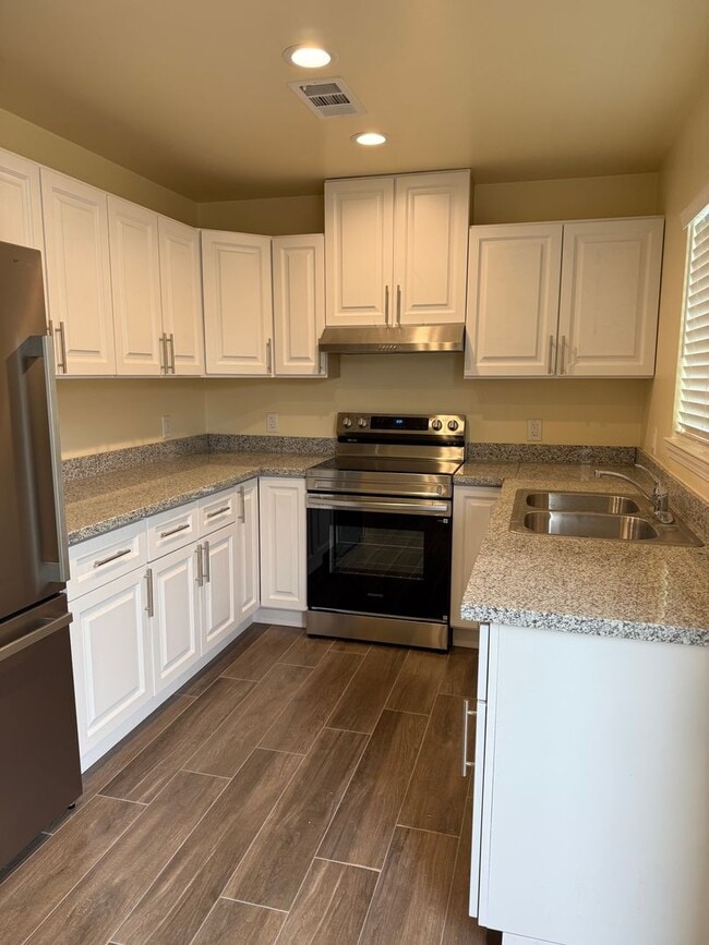 Building Photo - 1118 2nd St