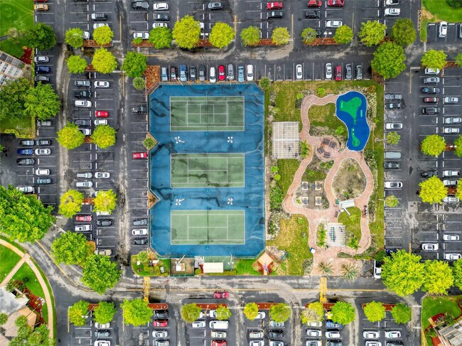 Building Photo - 1100 St Charles Pl