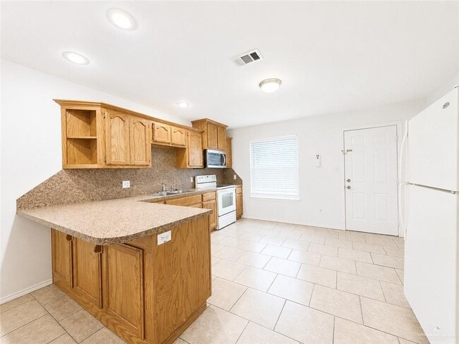 Building Photo - 12 Oasis Dr