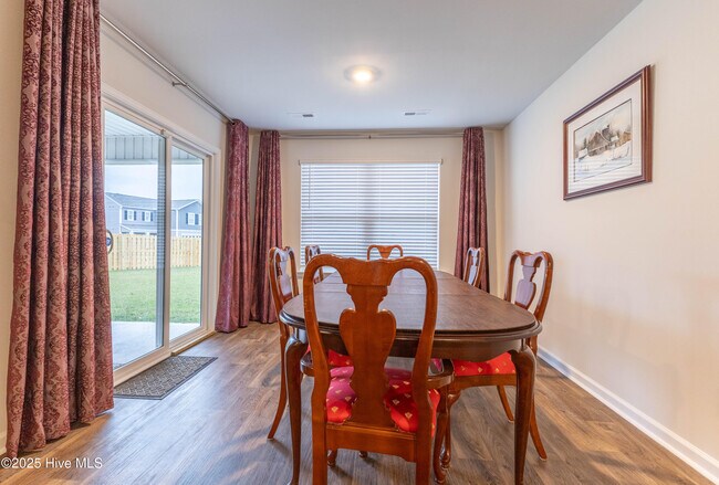 Building Photo - 509 Birdsong Dr