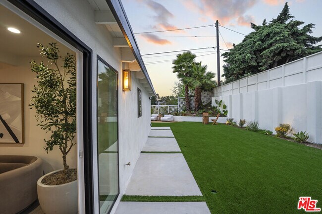 Building Photo - 4600 Don Quixote Dr