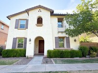 Building Photo - 1027 S Agnes Ln
