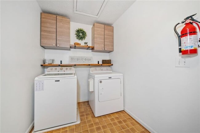 Building Photo - 210 Timber Laurel Ct