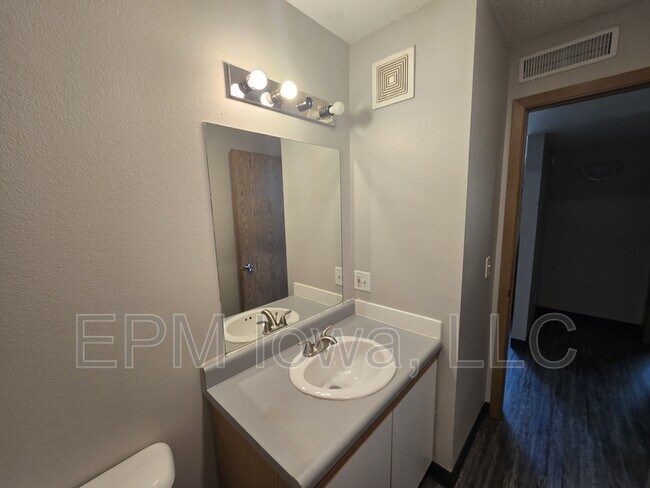 Building Photo - 64 Miller Ave SW