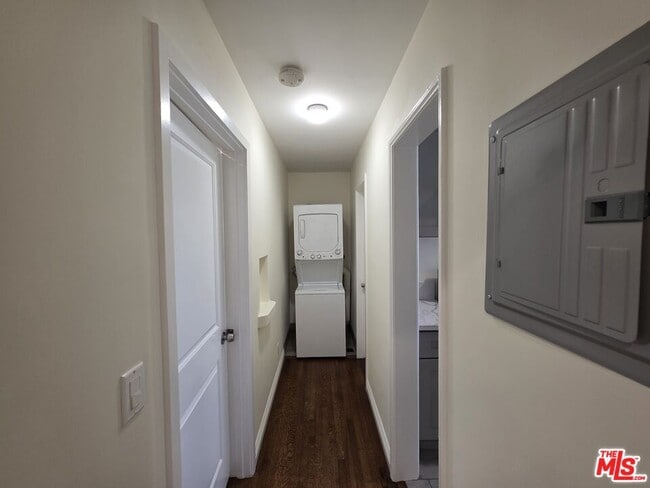 Building Photo - 102 Gaviota Ave