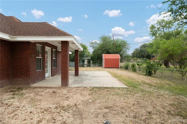 Building Photo - 2403 Sunset Ln