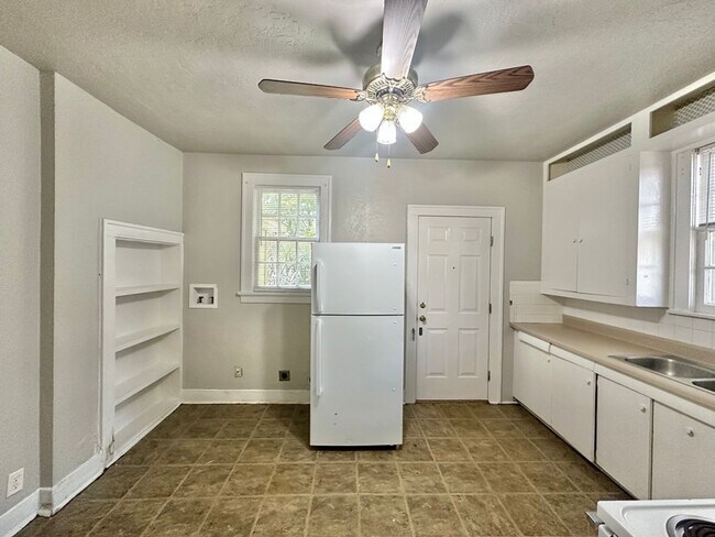 Primary Photo - College Ave Triplex