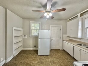Building Photo - College Ave Triplex