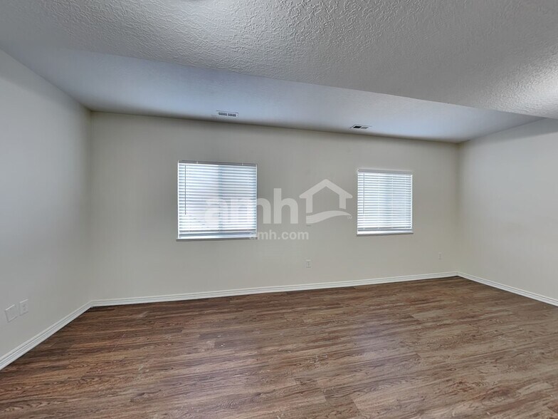 Building Photo - 2602 W 4050 S