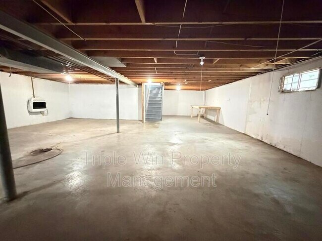 Building Photo - 11050 Linnell Dr