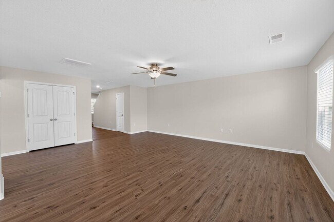 Building Photo - Spacious 4BR House in Charlotte