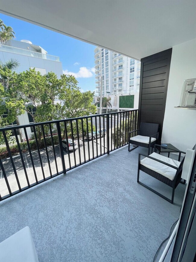 Building Photo - 3000 Riomar St