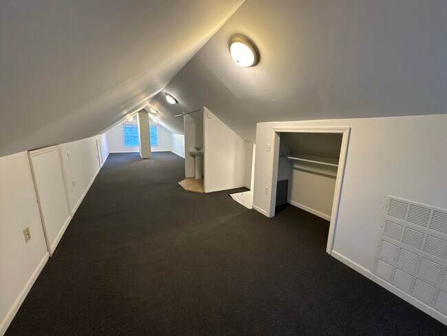 Building Photo - E Hudson St 117-119 NSLLC