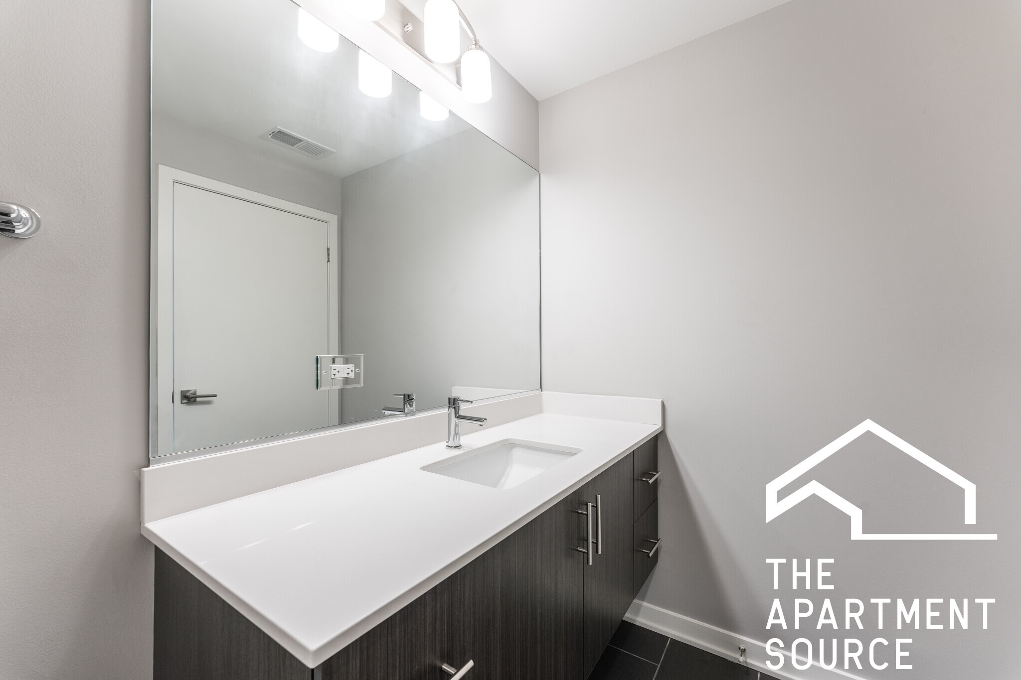 Building Photo - 301 W North Ave