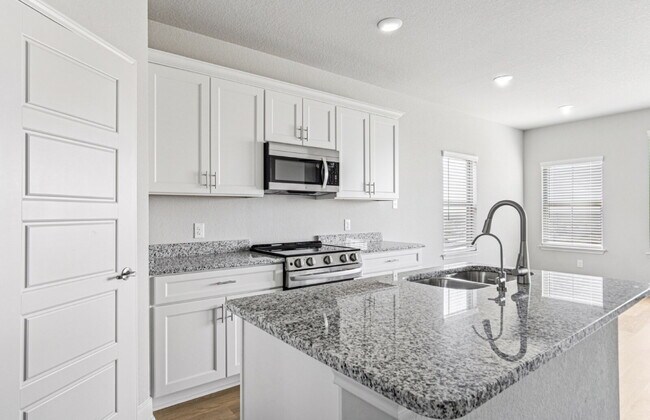 Building Photo - "Charming 3-Bedroom Duplex in San Antonio with Granite Elegance!"