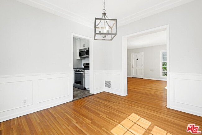 Building Photo - 823 N Edinburgh Ave