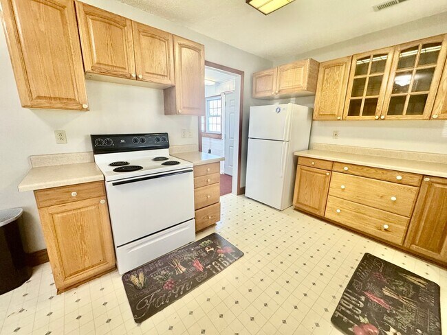 Building Photo - Farm House! Great Location....25 minutes from Huntsville!