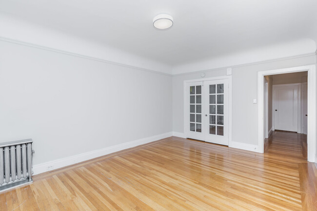 Interior Photo - 337 10th Avenue