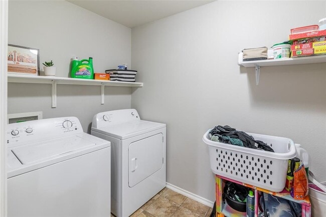 Building Photo - 904 Strickling Dr