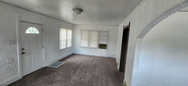 Building Photo - MOVE IN SPECIAL 1/2 OFF FIRST FULL MONTHS RENT.  ALL PROSPECTIVE TENANTS MUST SUBMIT A $58 NON-RE...