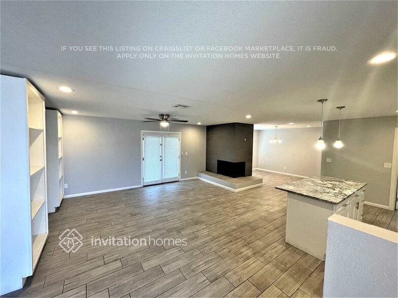 Building Photo - 943 E Manhatton Dr