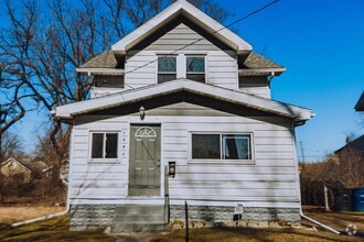 Building Photo - Very beautiful and updated three bedroom o...