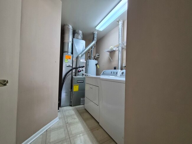 Building Photo - 2850 Stonewater Dr