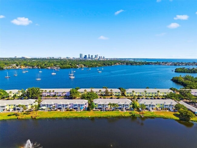 Building Photo - 201 Pompano Dr SE