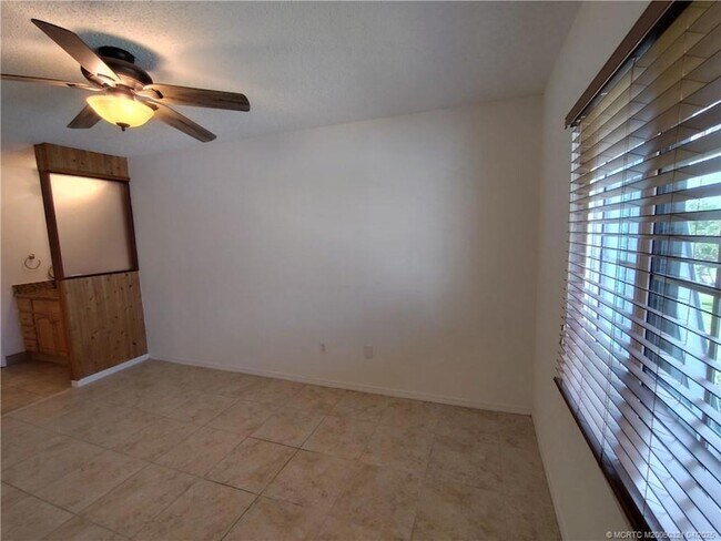 Building Photo - 950 S Kanner Hwy