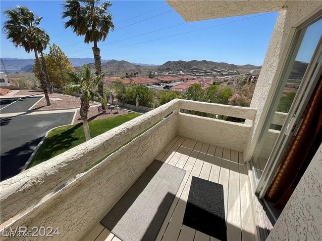 Building Photo - 687 Marina Dr