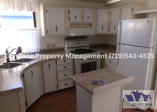 Building Photo - 886 S Dante Dr