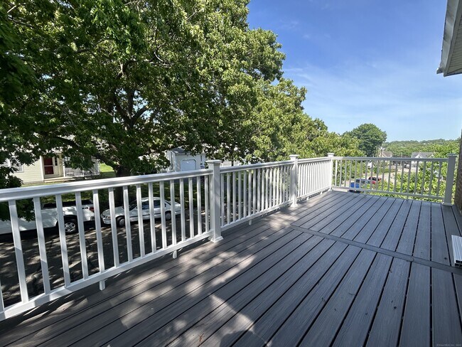 Building Photo - 10 Cherry St