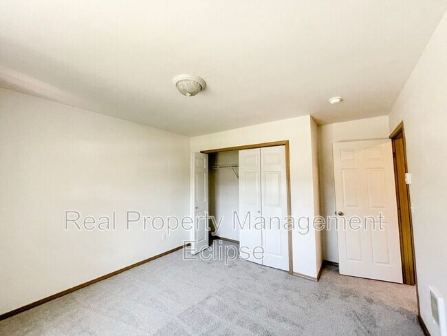 Building Photo - 1427 Virginia Ave