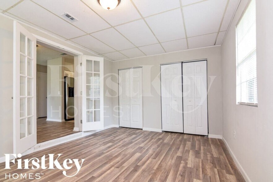 Building Photo - 500 Brenda Dr