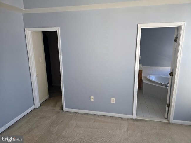 Building Photo - 8557 Wyngate Manor Ct