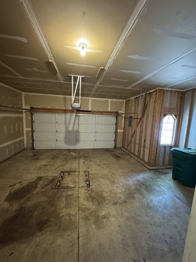 Building Photo - 1118 Samuel Point