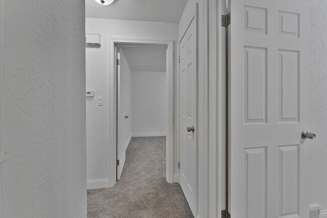 Building Photo - 1539 Weston Ave