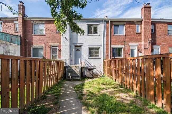 Building Photo - 320 Wesmond Dr