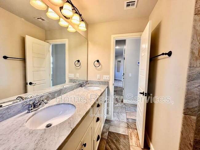 Building Photo - 2412 SE 92nd Terrace