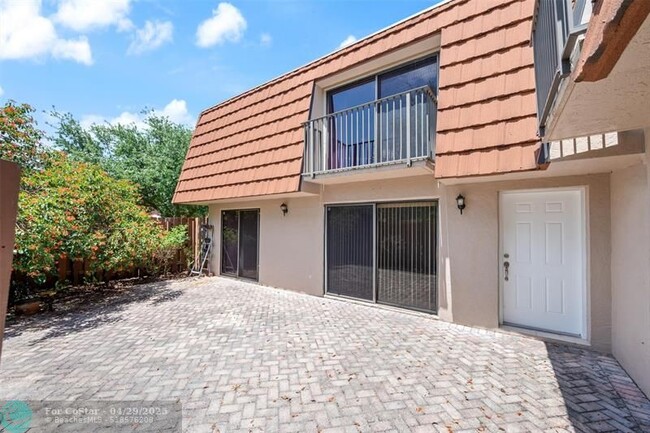 Building Photo - 4101 Wimbledon Dr
