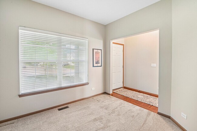 Building Photo - 971 Lakestone Ln