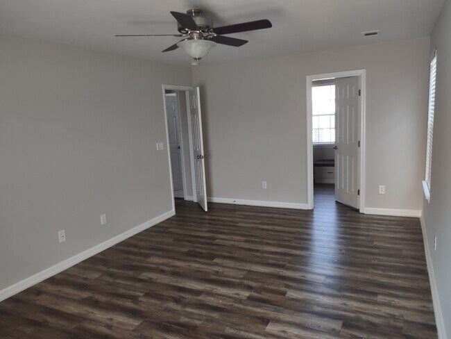 Building Photo - 229 Dellwood Dr